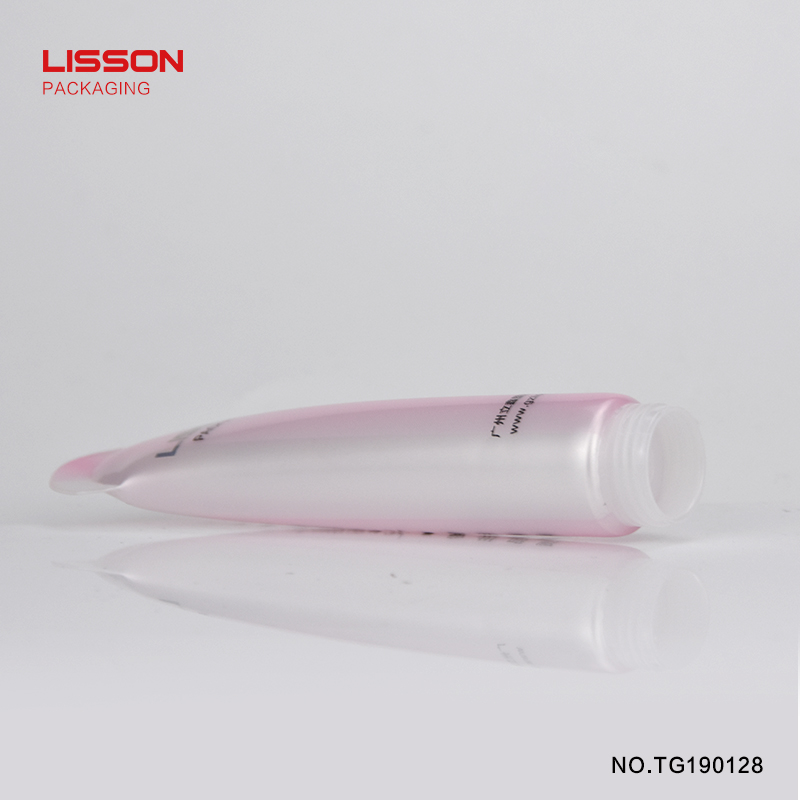 Tubo de brillo de labios transparente Lisson con descuento para maquillaje