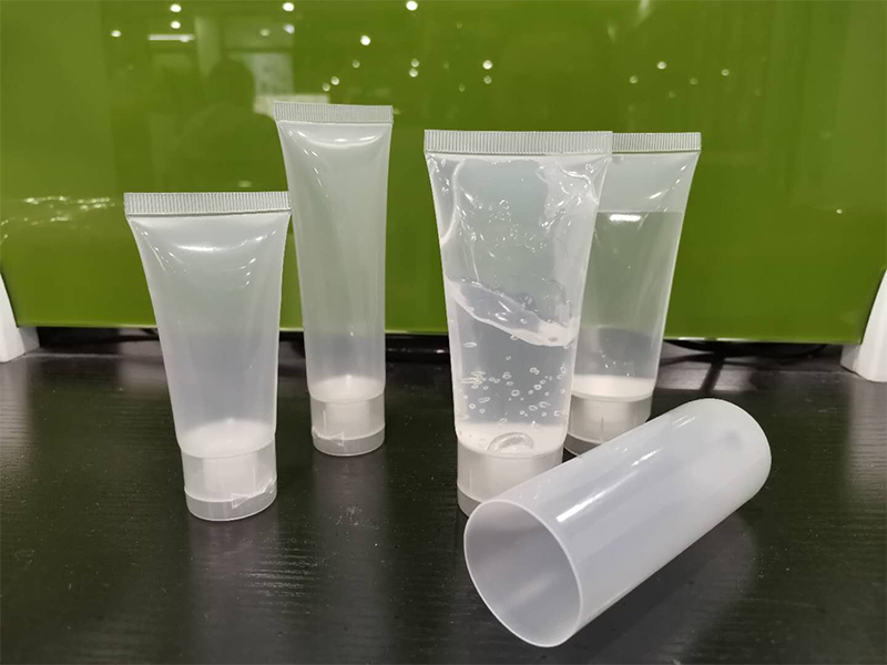 Botellas de PET y envases de tubo exprimible con tapa abatible para LAVADO A MANO