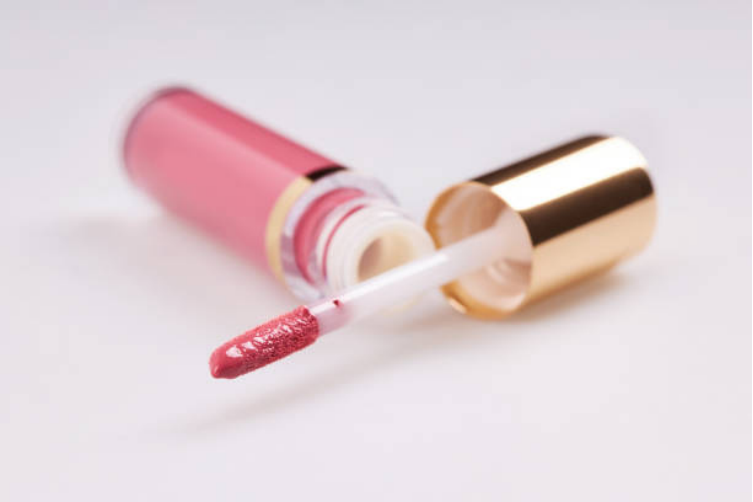 Pros and cons of applicators for lip gloss tubes wholesale